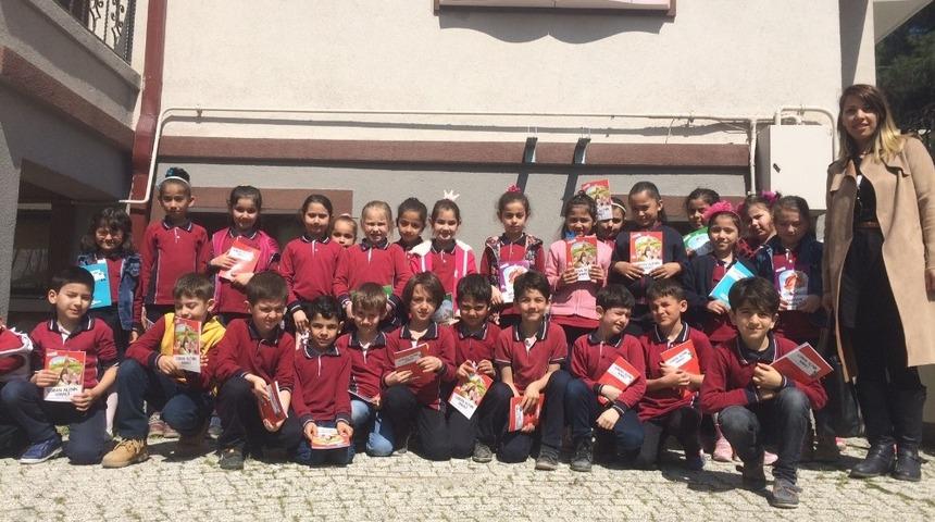 Minik &ouml;ğrenciler k&uuml;t&uuml;phane ile tanıştı
