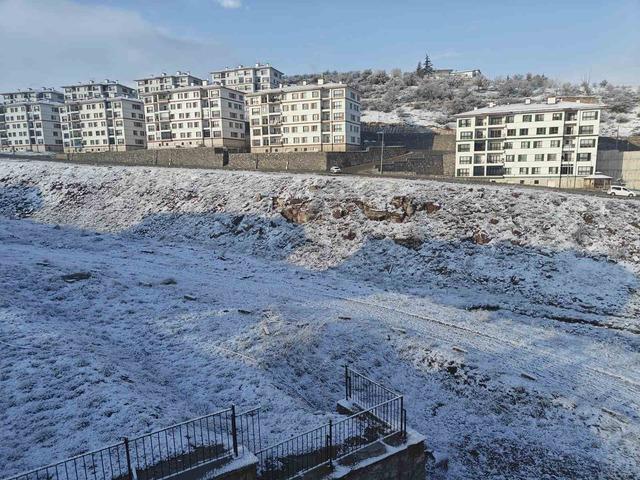 Kayseri’ye Nisan ayında kar yağdı 4