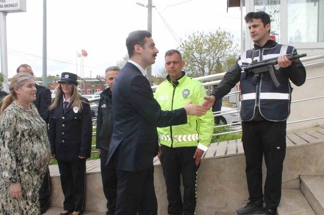 Manyas&rsquo;ta polis haftası kapsamında pasta kesildi 2