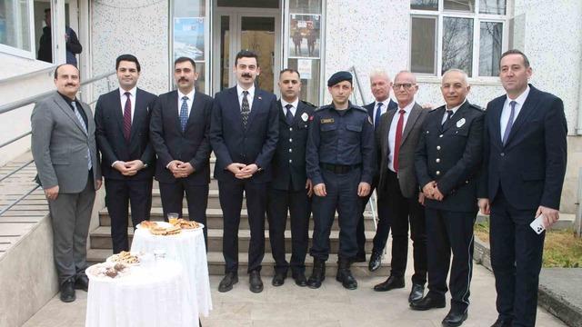 Manyas’ta polis haftası kapsamında pasta kesildi