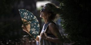 Soğuk ve kar yağışının ardından '&ccedil;&ouml;l sıcakları' geliyor! G&ouml;lgede 27 dereceyi g&ouml;receğiz...