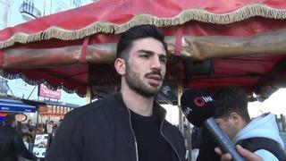 'Yakışıklı kestaneci'yi görmek için sıraya giriyorlar! Turistler Karaköy’e akın ediyor