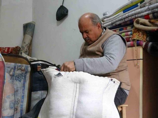 45 yıllık semerci ustası mesleğini yaşatmaya &ccedil;alışıyor