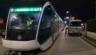 Yeni tramvayların sonuncusu raylara indirildi