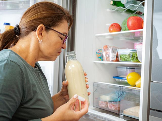 S&uuml;t&uuml; bu şekilde saklayanlara k&ouml;t&uuml; haber! Resmen zehre d&ouml;n&uuml;ş&uuml;yor