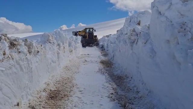 Kars&rsquo;ta kar nedeniyle k&ouml;y yolları kapandı 1