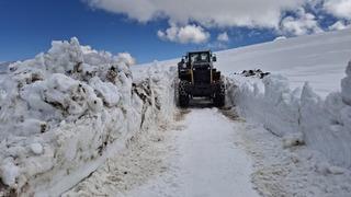 Kars’ta kar nedeniyle köy yolları kapandı