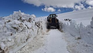 Kars&rsquo;ta kar nedeniyle k&ouml;y yolları kapandı