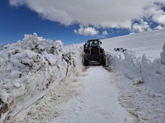 Kars&rsquo;ta kar nedeniyle k&ouml;y yolları kapandı