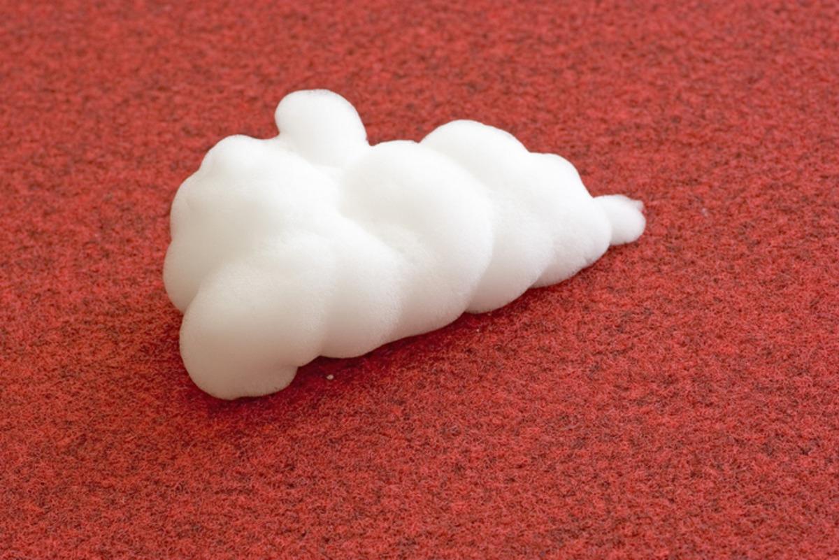 Halı temizliğinde tıraş köpüğü mucizesi! Lekeyi adeta kusturuyor 2