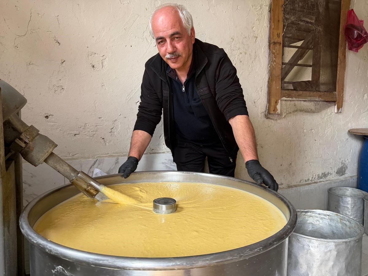 15 saatte hazırlanıyor! Kapış kapış gidiyor: Trabzon’un tenekede pişen ekmeği 1