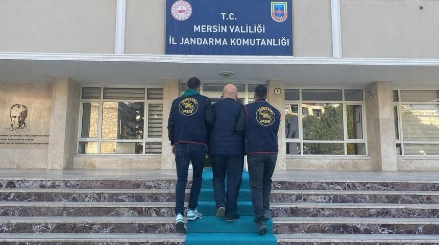 Mersin'de firari h&uuml;k&uuml;ml&uuml; saklandığı &ccedil;adırda dron destekli operasyonla yakalandı