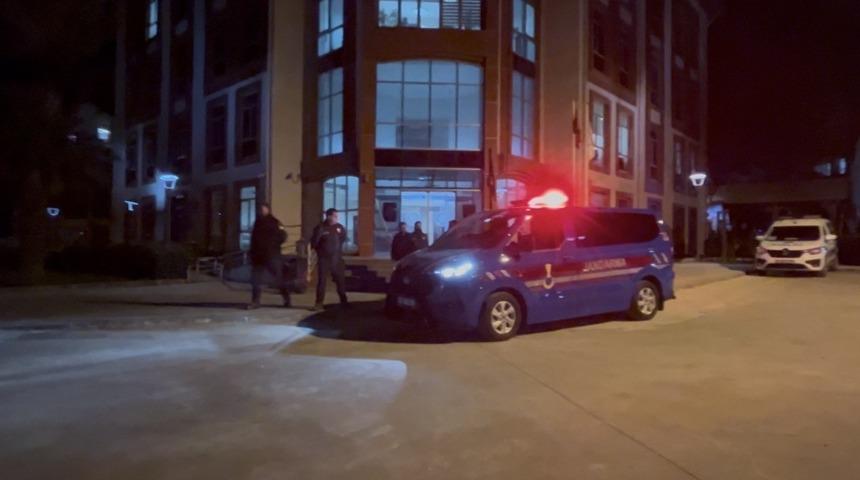 Bayındır&rsquo;da 3 polisi yaralayan 4 ş&uuml;pheli tutuklandı