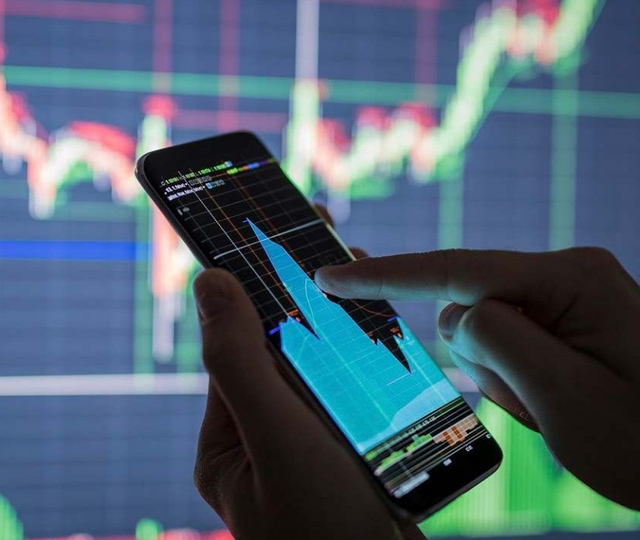 BIST y&uuml;kselirken en &ccedil;ok kazandıran ve kaybettiren hisseler