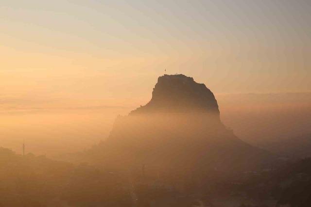 G&uuml;n doğumunda sis altında kalan kale kendisine hayran bıraktı 1