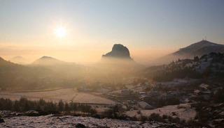 G&uuml;n doğumunda sis altında kalan kale kendisine hayran bıraktı