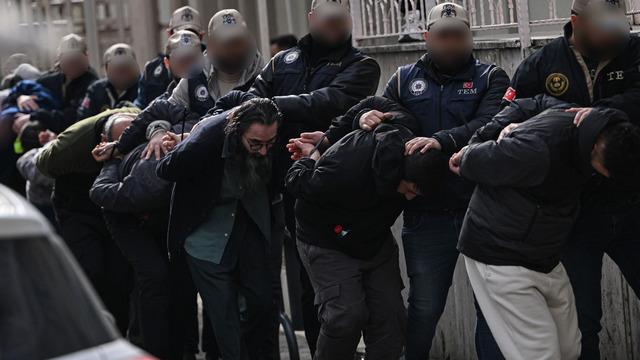 Konsolosluk önündeki saldırıda yeni gelişme: Adliyeye böyle sevk edildiler