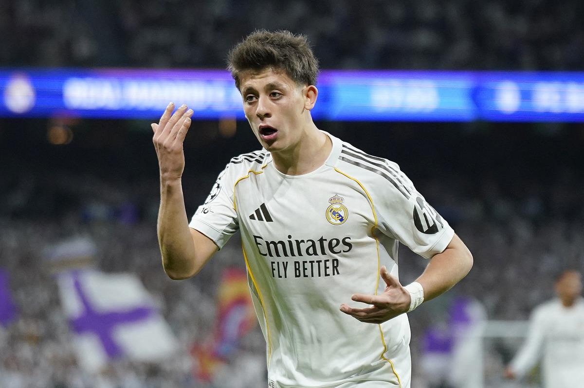 Tüm dünya bu maçı konuştu! Arda Güler tarihe geçti, maç sonu sinir krizi geçirip atıldı: Perez soyunma odasına indi 4