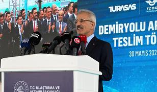 Uraloğlu a&ccedil;ıkladı: 'Ordumuz i&ccedil;in 41 yeni y&uuml;k vagonu &uuml;reteceğiz'
