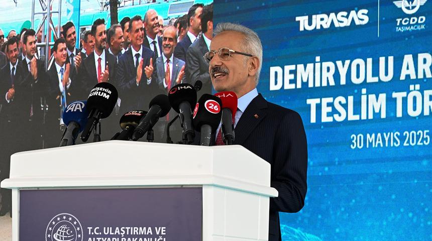 Uraloğlu a&ccedil;ıkladı: 'Ordumuz i&ccedil;in 41 yeni y&uuml;k vagonu &uuml;reteceğiz'