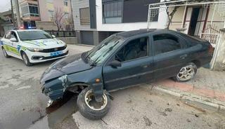 Karaman&rsquo;da kontrolden &ccedil;ıkan otomobil kaldırıma &ccedil;ıktı