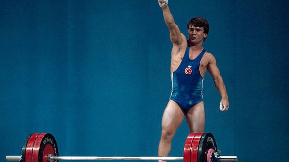 &lsquo;İcralık oldum&rsquo; demişti! &Uuml;nl&uuml; yapımcı filmini satışa &ccedil;ıkardı 2