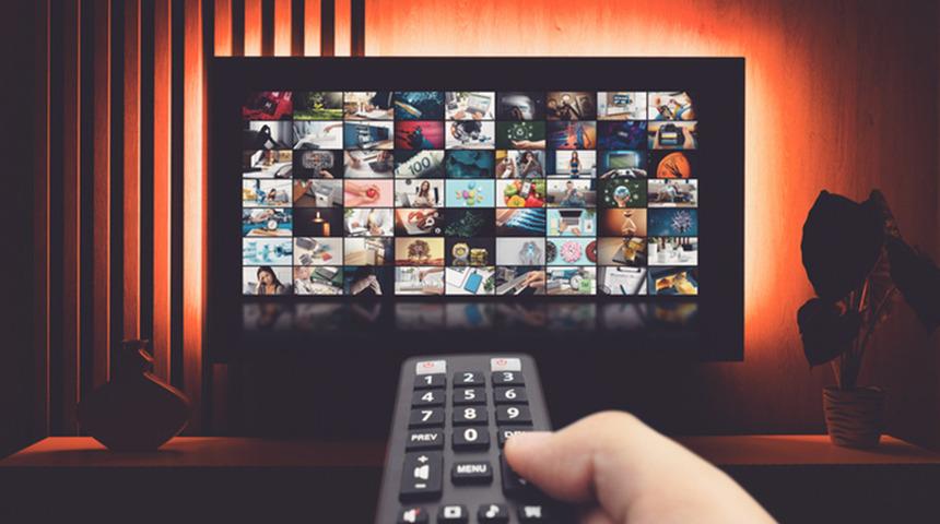 &lsquo;İcralık oldum&rsquo; demişti! &Uuml;nl&uuml; yapımcı filmini satışa &ccedil;ıkardı