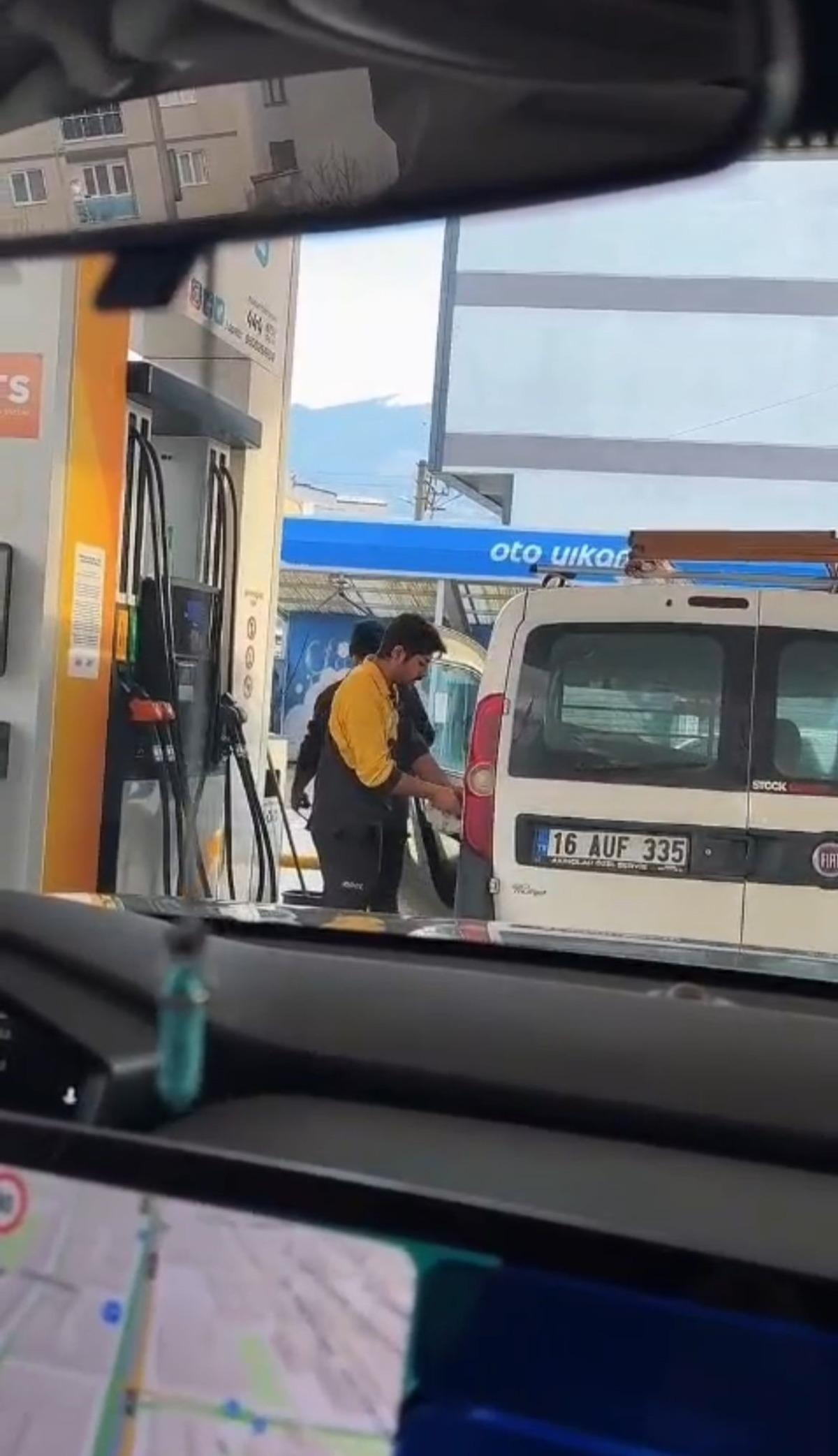 Ruslara kahkaha attırdı: Plakayı okuyamadı, Putin yazdı! Olay işsiz bıraktı 3