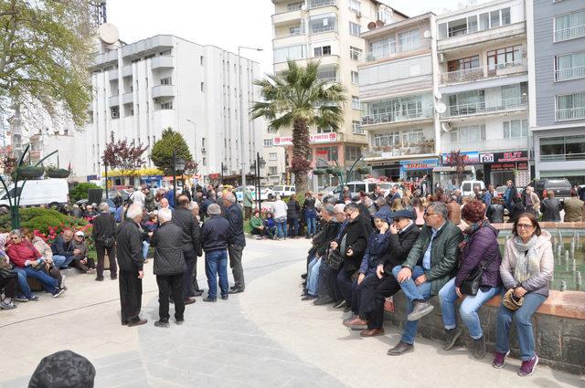 Sinop'ta CHP'liler oturma eylemi yaptı