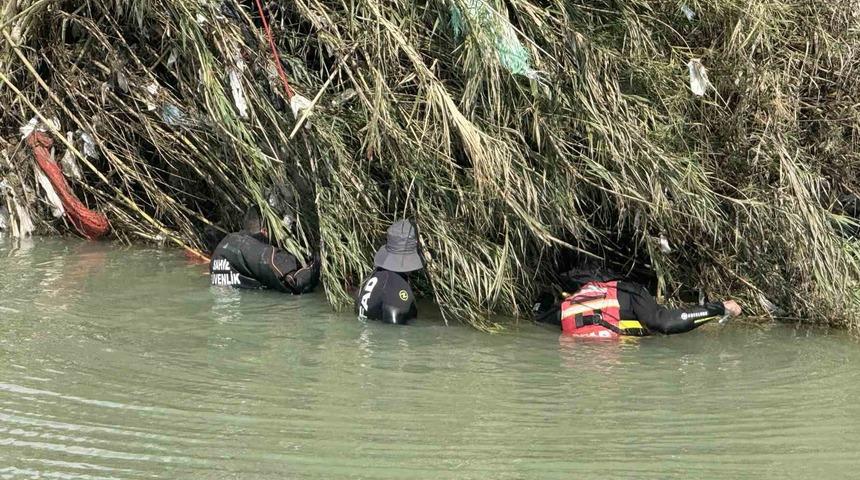 Akıntıya kapılan genci arama &ccedil;alışmaları 8. g&uuml;n&uuml;nde s&uuml;r&uuml;yor