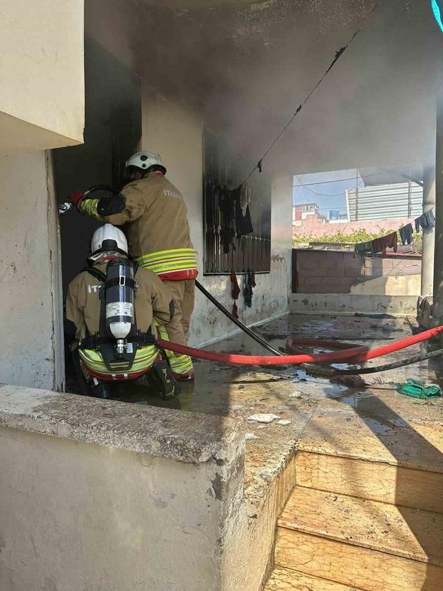 Reyhanlı’da müstakil ev alevlere teslim oldu 2