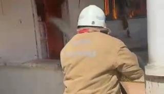 Reyhanlı&rsquo;da m&uuml;stakil ev alevlere teslim oldu