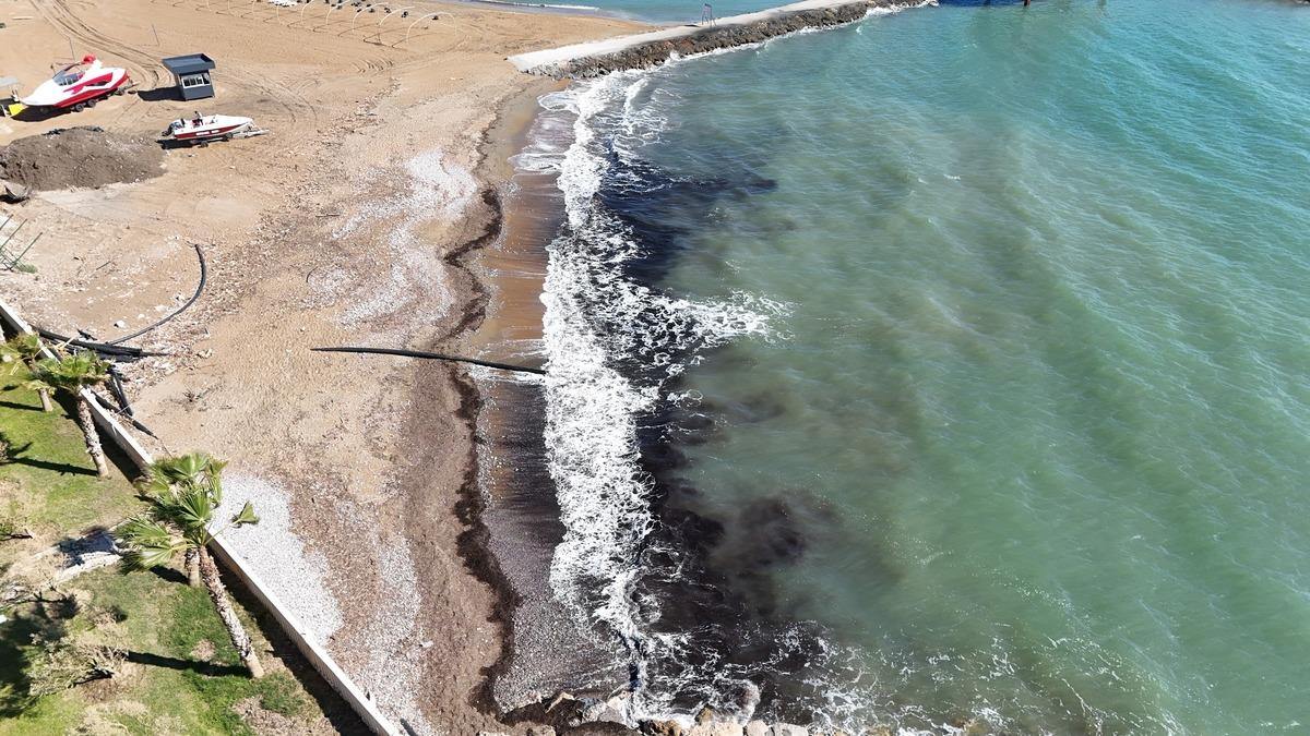Alanya sahilde siyah tabaka oluştu! Nedeni sonradan ortaya &ccedil;ıktı 1