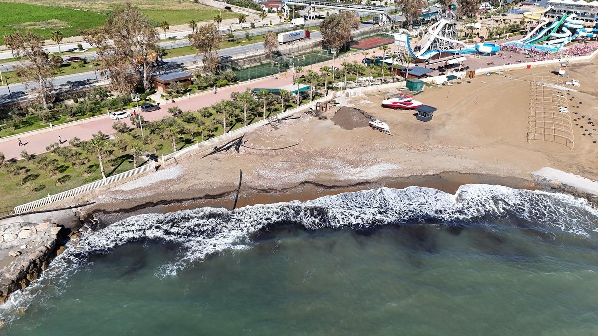 Alanya sahilde siyah tabaka oluştu! Nedeni sonradan ortaya &ccedil;ıktı 2