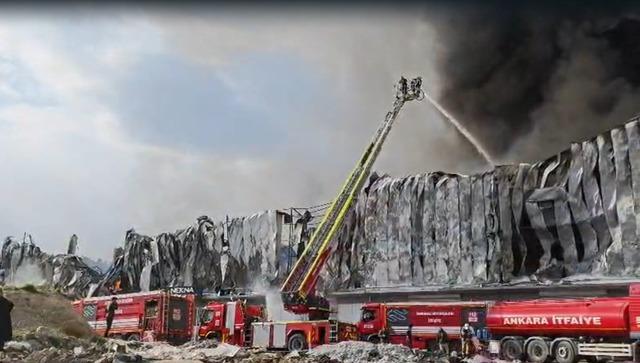 Yenimahalle de mobilya deposunda yangın 3