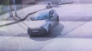 Bursa'da cip ile motosiklet çarpıştı, 2 kişi yaralandı: Kaza anı kamerada