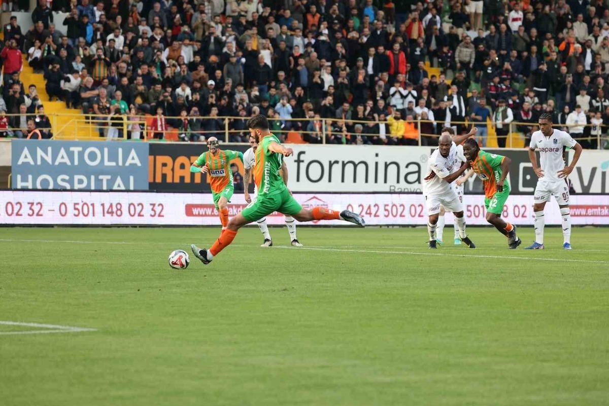 (Özet) Corendon Alanyaspor - Trabzonspor Maçı Özeti ve Tüm Önemli Anları 1