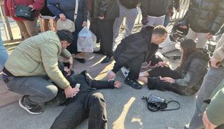 Zonguldak'ta motosiklet, otomobile &ccedil;arptı: 2 yaralı