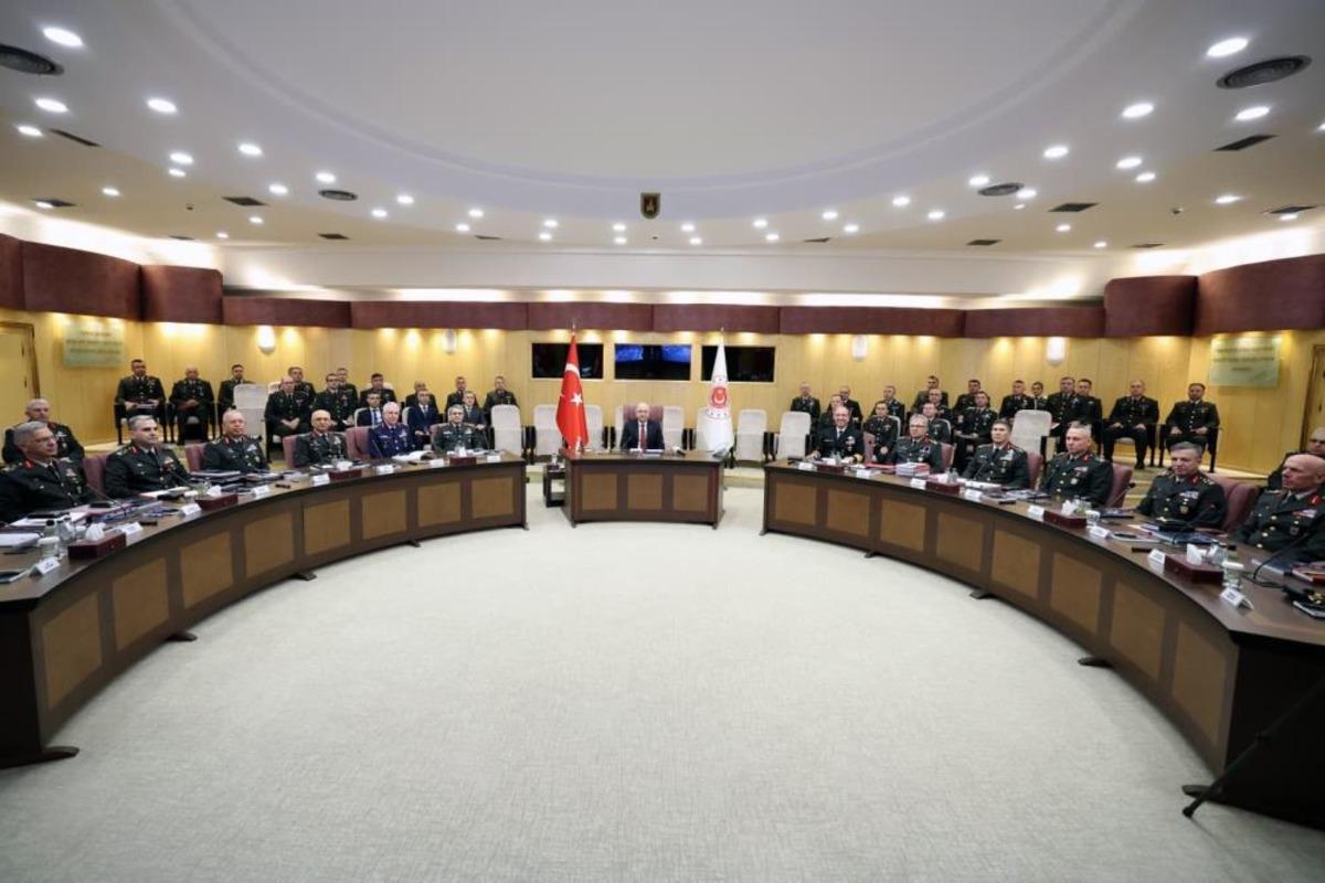 Bakan Güler, Kara Kuvvetleri Komutanlığındaki değerlendirme toplantısına katıldı 2