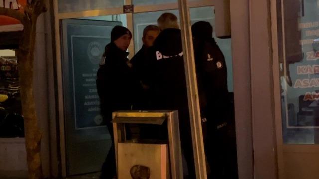 Sokak ortasında karısıyla kavga eden alkollü şahıs gözaltına alındı