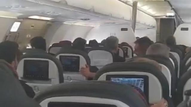 İstanbul-Van seferini yapan uçak zorlu hava şartlarına rağmen başarıyla indi