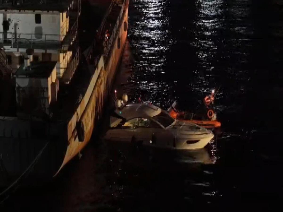 &Uuml;sk&uuml;dar da gemiye &ccedil;arpan tekne battı; 5 kişi kurtarıldı 2