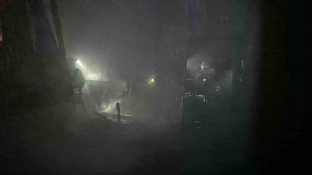 D&uuml;zce&rsquo;de bir evde yangın &ccedil;ıktı: Alevler geceyi aydınlattı 2