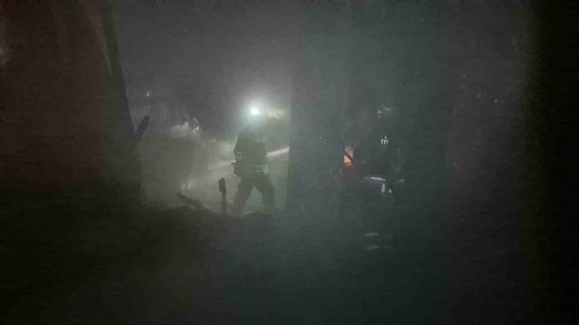 D&uuml;zce&rsquo;de bir evde yangın &ccedil;ıktı: Alevler geceyi aydınlattı 1