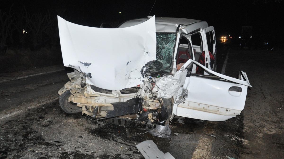 İzmir'de 3 aracın karıştığı trafik kazası: 4 yaralı
