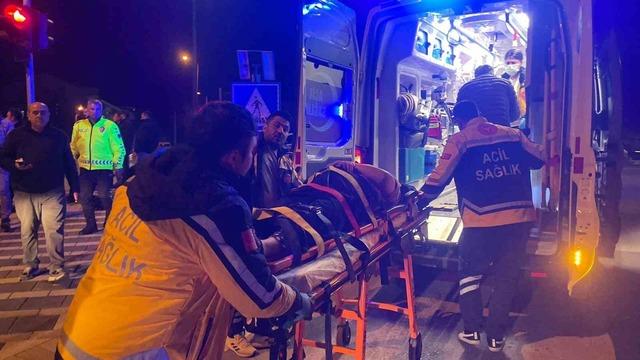 Pikap ile otomobilin çarpıştığı kazada ortalık savaş alanına döndü: 6 yaralı 4