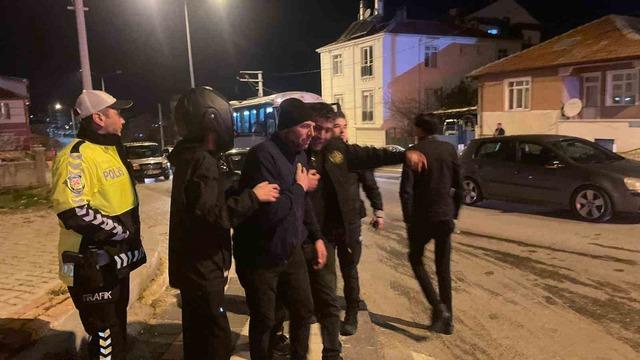 Pikap ile otomobilin çarpıştığı kazada ortalık savaş alanına döndü: 6 yaralı 2