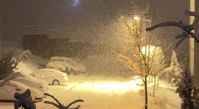 Yüksekova’da nisan karı: İlçe yeniden beyaza büründü, kartpostallık görüntüler ortaya çıktı 16