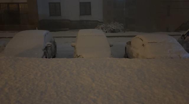 Yüksekova’da nisan karı: İlçe yeniden beyaza büründü, kartpostallık görüntüler ortaya çıktı 10