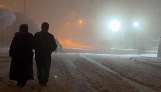 Y&uuml;ksekova&rsquo;da nisan karı: İl&ccedil;e yeniden beyaza b&uuml;r&uuml;nd&uuml;, kartpostallık g&ouml;r&uuml;nt&uuml;ler ortaya &ccedil;ıktı